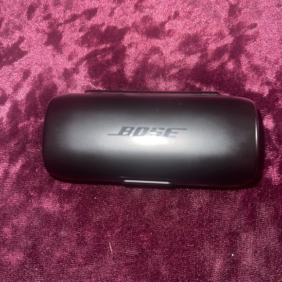 Bose Wireless Ear phones. Used twice. Like New - Picture 2 of 6